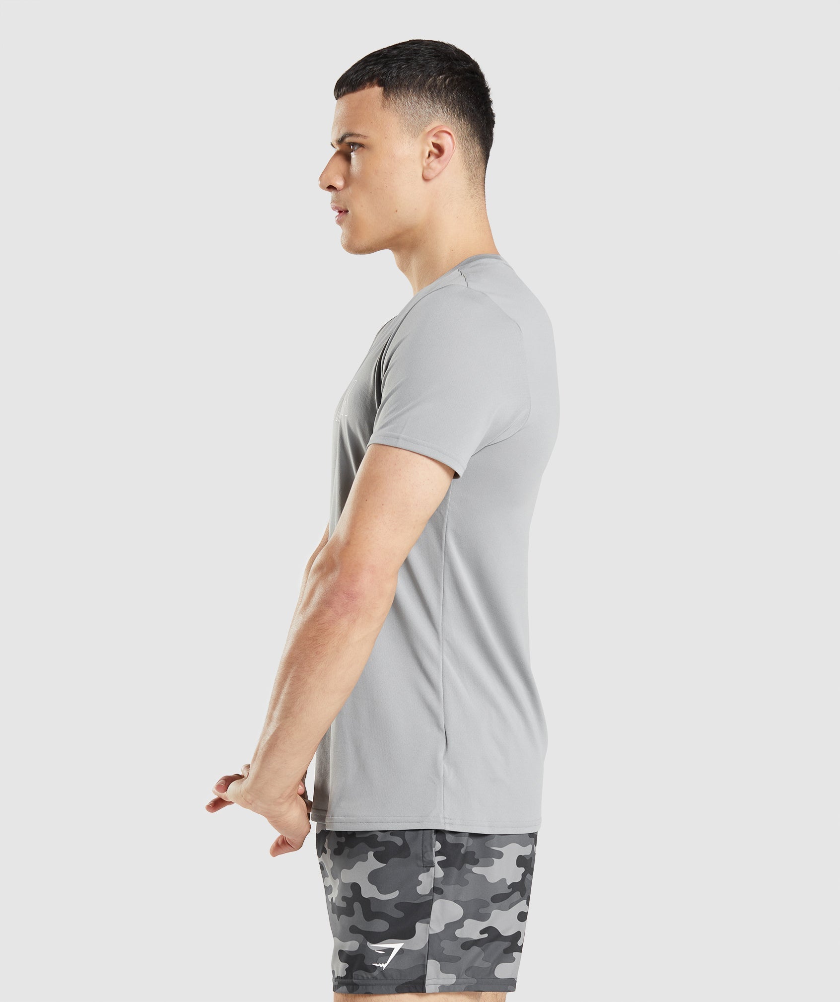 Camiseta Gymshark Arrival Estampadas Hombre Gris | 8320467-HE