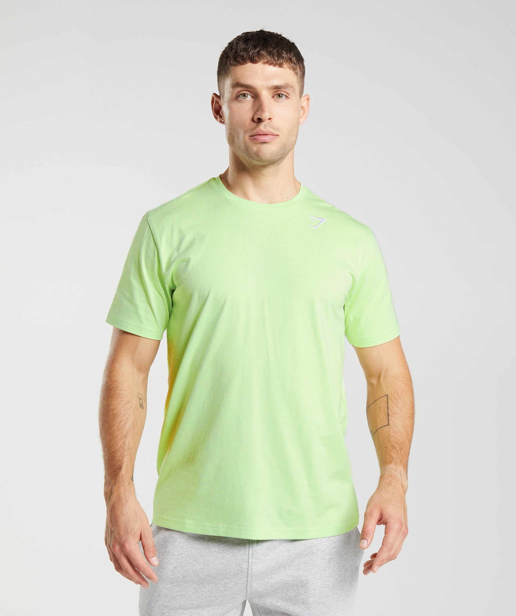 Camiseta Gymshark Crest Hombre Verde | 6172904-PR