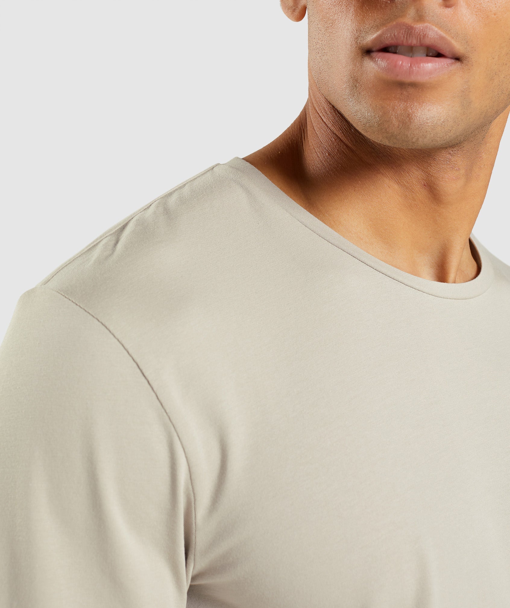 Camiseta Gymshark Essential Long Sleeve T-Shirt- Pebble Grey Hombre Gris Claro | 2380549-VK