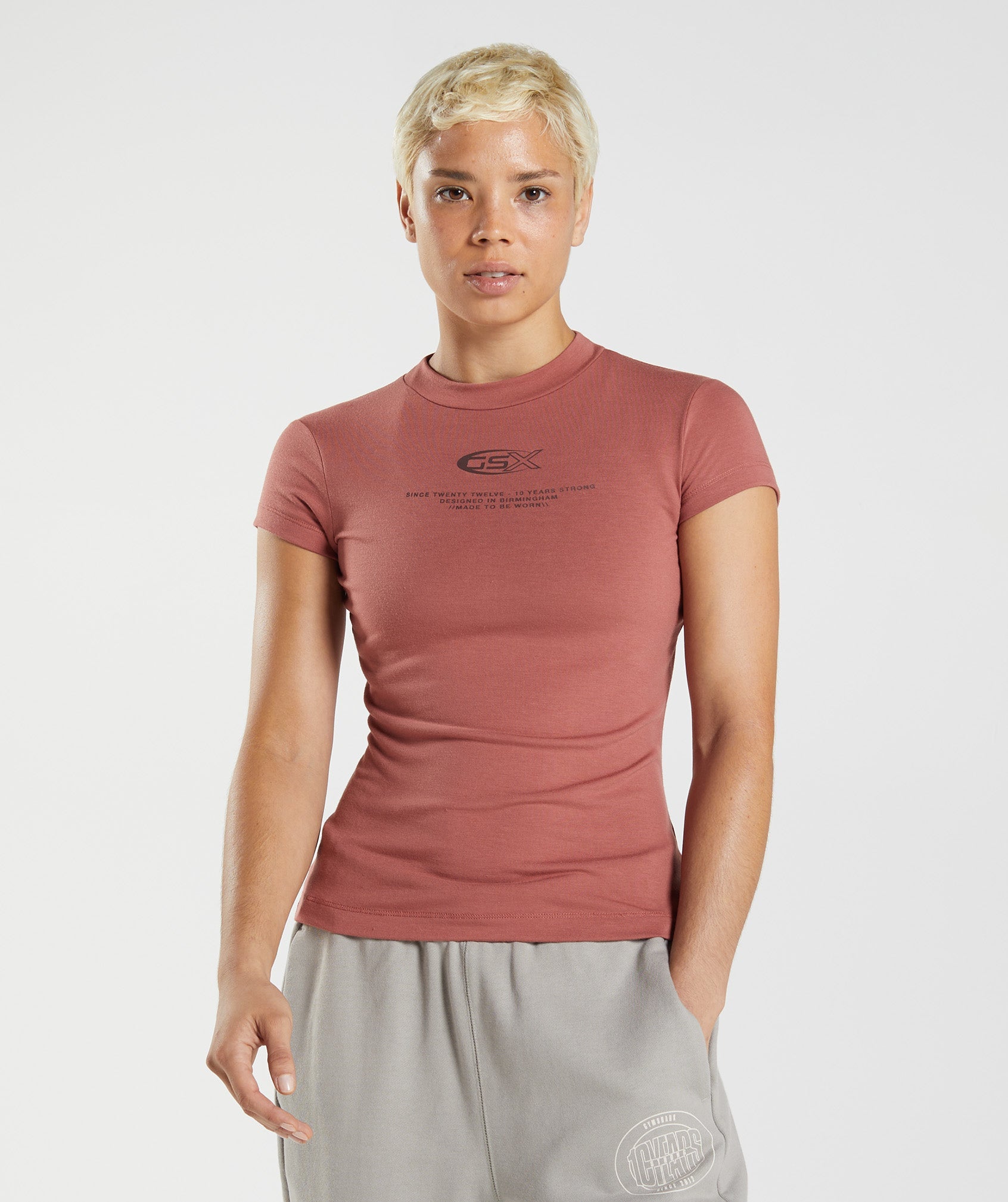 Camiseta Gymshark GS10 Year Body Fit Mujer Rosas | 7213968-GY