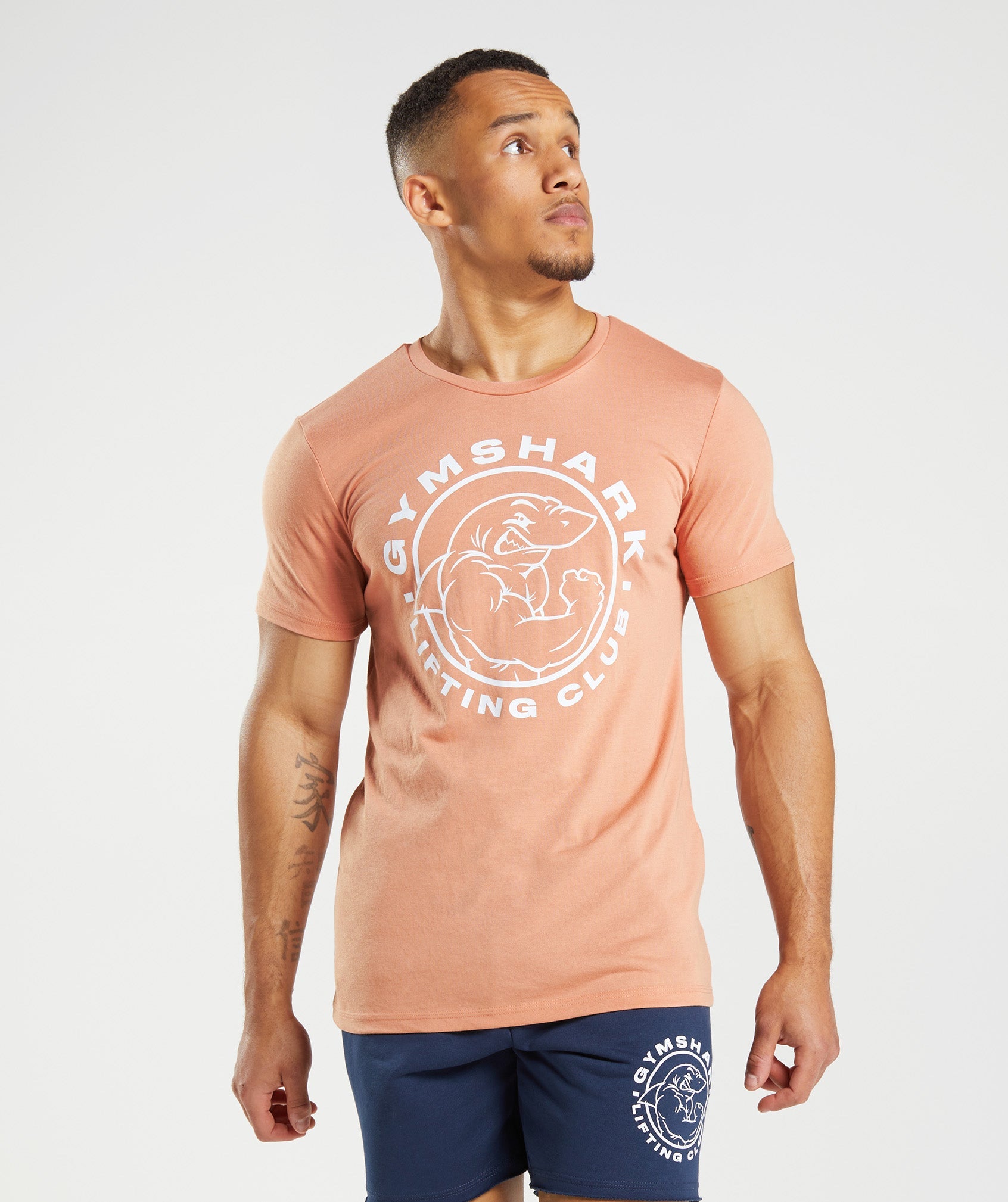 Camiseta Gymshark Legacy Hombre Rosas | 7190526-IM