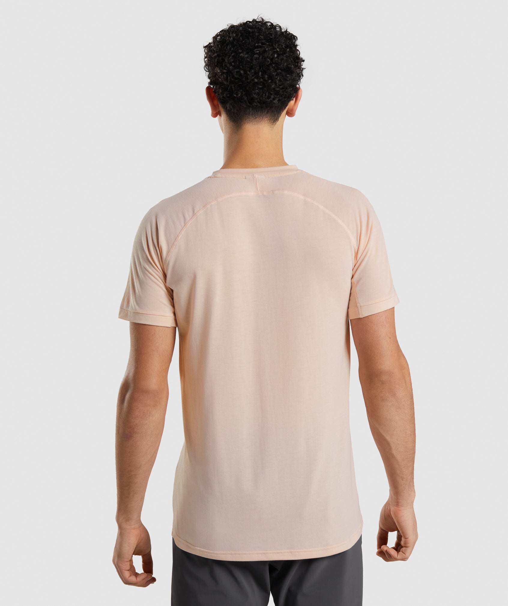 Camiseta Gymshark Studio Amplify Hombre Beige | 4297083-SA