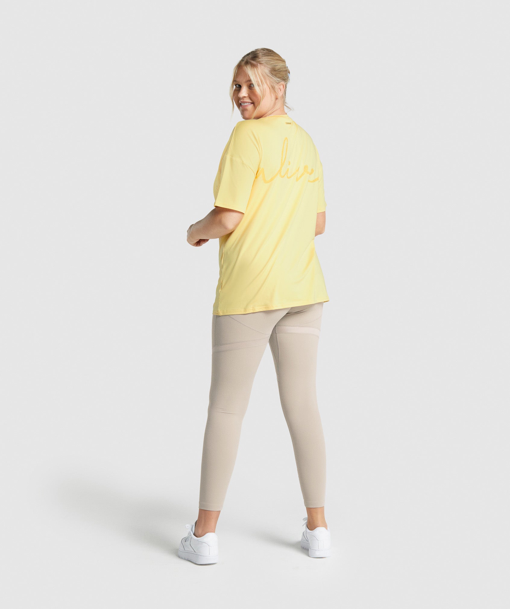 Camiseta Gymshark Whitney Oversized Mujer Limón | 9481756-BK